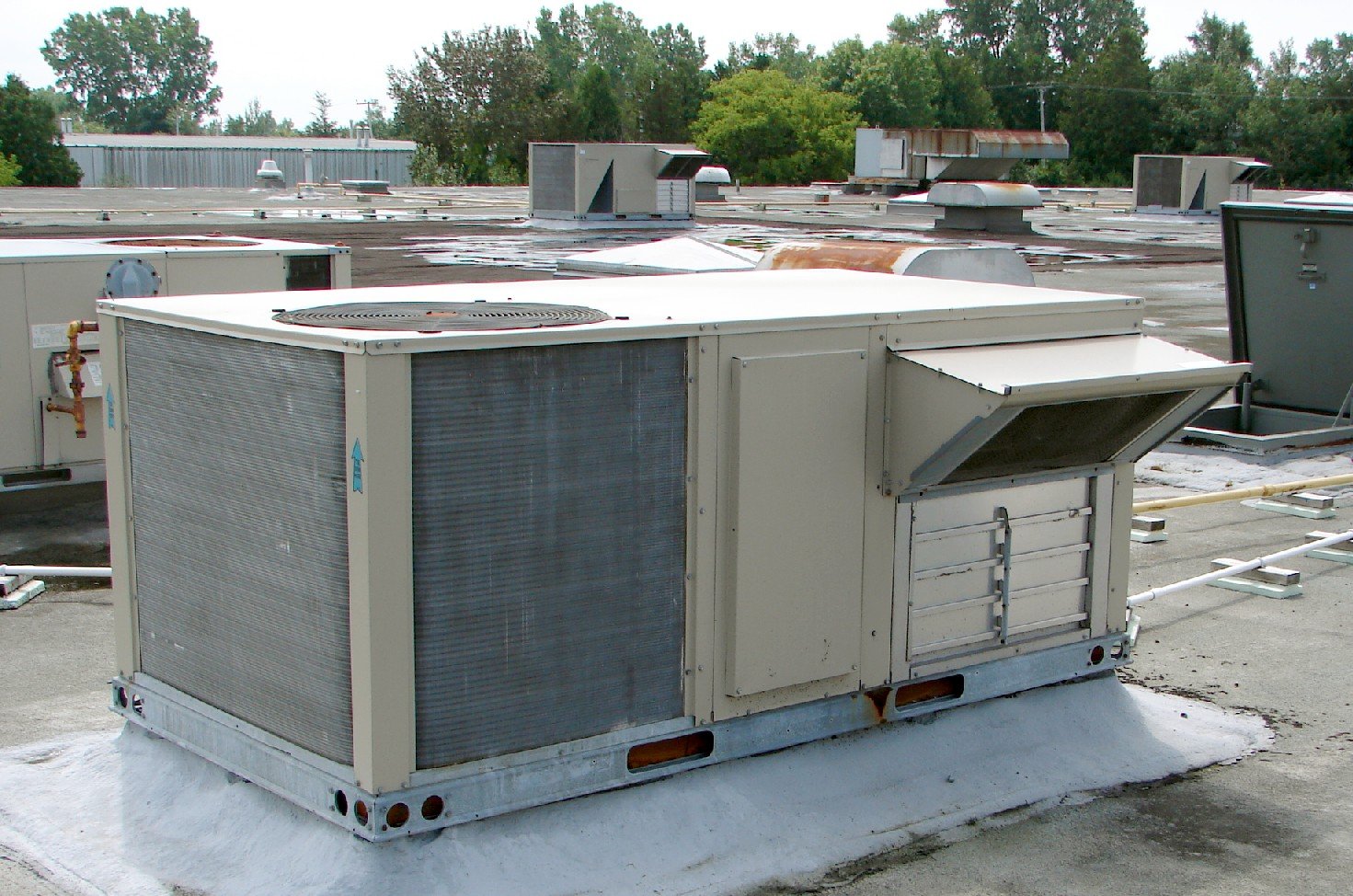 Rooftop packaged air-conditioning units installed on a commercial building